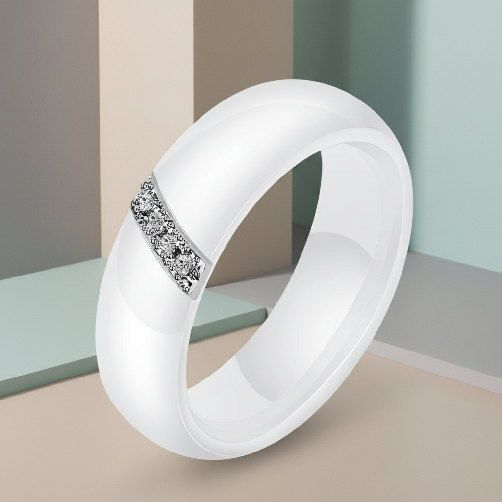 Bague en céramique noire ou blanche pour femme.